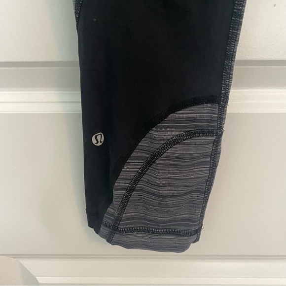 Lululemon Run: Inspire Crop II (Mesh) 21” in Cyber Stripe Deep Coal Black Sz 6 - Picture 7 of 11